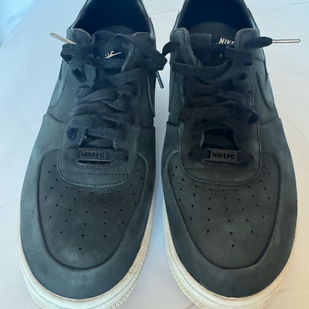 Nike Men's Black and White Sneakers